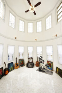 かっこいい工務店　静岡県　北条建設　施工例　#1 英国　コッツウォルズ　　石貼り　内観　パノラマ　塔屋　ゲストルーム