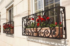 かっこいい工務店　静岡県　北条建設　施工例　#2　パリ　アパルトマン　外観　アイアン　窓格子