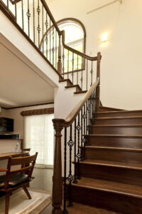 かっこいい工務店　静岡県　北条建設　施工例　#5　新築　戸建　アメリカン　コロニアルスタイル　内観　階段