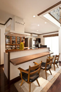 かっこいい工務店　静岡県　北条建設　施工例　#5　新築　戸建　アメリカン　コロニアルスタイル　内観　オープンキッチン