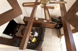 かっこいい工務店　静岡県　北条建設　施工例　#5　新築　戸建　アメリカン　コロニアルスタイル　内観　吹き抜け　リビング