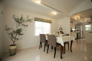 かっこいい工務店　東京都　ジェイプラン　施工例 #1　新築　戸建　プロヴァンス　内観　ダイニング