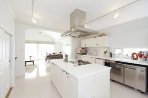 かっこいい工務店　東京都　ジェイプラン　施工例 #1　新築　戸建　プロヴァンス　内観　アイランドキッチン