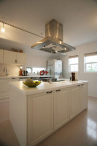 かっこいい工務店　東京都　ジェイプラン　施工例 #1　新築　戸建　プロヴァンス　内観　アイランドキッチン　2