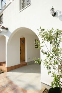 かっこいい工務店　東京都　ジェイプラン　施工例 #2　新築　戸建　プロヴァンス　外観　インナーガレージ