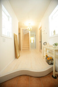 かっこいい工務店　東京都　ジェイプラン　施工例 #2　新築　戸建　プロヴァンス　内観　玄関ホール