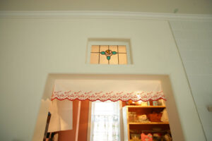 かっこいい工務店　東京都　ジェイプラン　施工例 #2　新築　戸建　プロヴァンス　内観　ステンドグラス