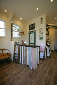 かっこいい工務店　東京都　ジェイプラン　施工例 #5　新築　戸建　プロヴァンス　店舗併用住宅　店舗　カウンター