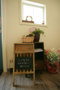 かっこいい工務店　東京都　ジェイプラン　施工例 #5　新築　戸建　プロヴァンス　店舗併用住宅　玄関ホール　2