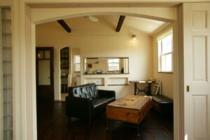 かっこいい工務店　東京都　ジェイプラン　施工例 #5　新築　戸建　プロヴァンス　店舗併用住宅　居住　内観　リビング