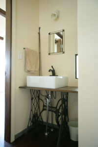 かっこいい工務店　東京都　ジェイプラン　施工例 #5　新築　戸建　プロヴァンス　店舗併用住宅　居住　内観　洗面化粧台