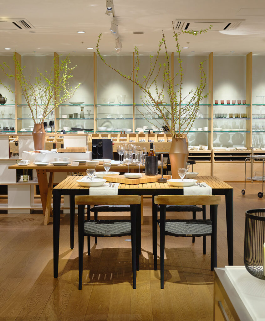 LIVING MOTIF リビング・モティーフ　店舗　1F