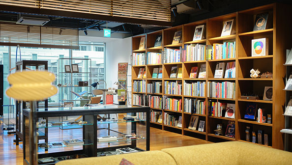 LIVING MOTIF リビング・モティーフ　店舗 2F BIBLIOPHILE　ビブリオファイル