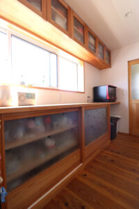 かっこいい工務店　鹿児島県　西郷建築　施工例 #1　新築　戸建　ナチュラル　キッチン　造作　カップボード