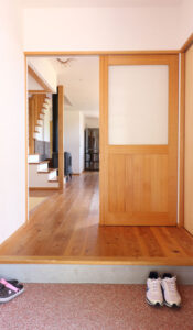 かっこいい工務店　鹿児島県　西郷建築　施工例 #1　新築　戸建　ナチュラル　玄関ホール