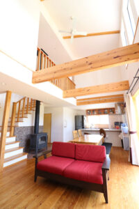 かっこいい工務店　鹿児島県　西郷建築　施工例 #1　新築　戸建　ナチュラル　リビング　吹き抜け