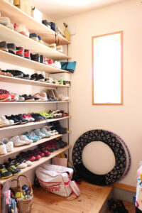 かっこいい工務店　鹿児島県　西郷建築　施工例 #1　新築　戸建　ナチュラル　シューズクローク　収納