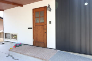 かっこいい工務店　鹿児島県　西郷建築　施工例 #1　新築　戸建　ナチュラル　玄関