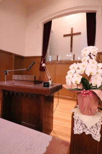 かっこいい工務店　鹿児島県　西郷建築　施工例　＃4　リノベーション　教会　内観　祭壇　2