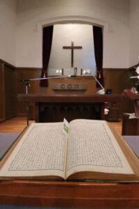 かっこいい工務店　鹿児島県　西郷建築　施工例　＃4　リノベーション　教会　内観　祭壇　4