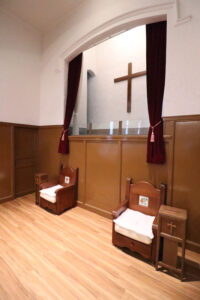 かっこいい工務店　鹿児島県　西郷建築　施工例　＃4　リノベーション　教会　内観　祭壇　5