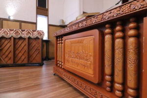 かっこいい工務店　鹿児島県　西郷建築　施工例　＃4　リノベーション　教会　内観　祭壇　8