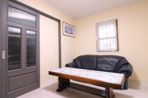 かっこいい工務店　鹿児島県　西郷建築　施工例　＃4　リノベーション　教会　内観　控室　2