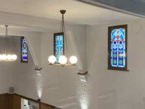 かっこいい工務店　鹿児島県　西郷建築　施工例　＃4　リノベーション　教会　内観　ステンドグラス　7