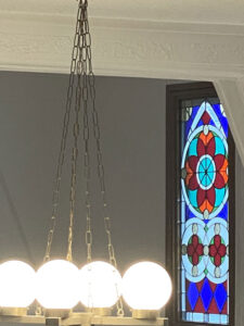 かっこいい工務店　鹿児島県　西郷建築　施工例　＃4　リノベーション　教会　内観　ステンドグラス　8