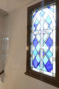 かっこいい工務店　鹿児島県　西郷建築　施工例　＃4　リノベーション　教会　内観　ステンドグラス　9