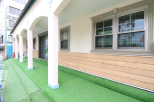 かっこいい工務店　鹿児島県　西郷建築　施工例　＃4　リノベーション　教会　外観　カバードポーチ　2