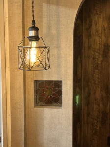 かっこいい工務店　鹿児島県　西郷建築　施工例　＃5　学童保育所　内観　ペンダントライト　ライティング