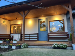 かっこいい工務店　鹿児島県　西郷建築　施工例　＃5　学童保育所　外観　夜　ライティング