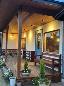 かっこいい工務店　鹿児島県　西郷建築　施工例　＃5　学童保育所　外観　夜　ライティング　2