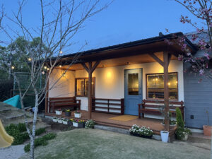 かっこいい工務店　鹿児島県　西郷建築　施工例　＃5　学童保育所　外観　夜　ライティング　3