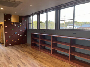 かっこいい工務店　鹿児島県　西郷建築　施工例　＃5　学童保育所　内観　造作灘2