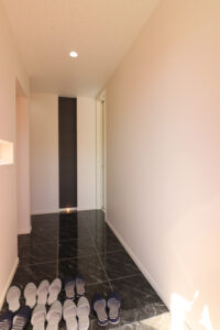 かっこいい工務店　鹿児島県　西郷建築　施工例 #2　新築　戸建　平屋　ナチュラル　玄関ホール