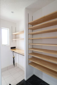 かっこいい工務店　鹿児島県　西郷建築　施工例 #2　新築　戸建　平屋　ナチュラル　シューズクローク