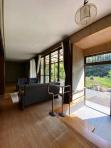 かっこいい工務店　鹿児島県　西郷建築　施工例 #3　リノベーション　古民家　宿泊施設　民泊　内観　廊下