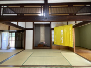 かっこいい工務店　鹿児島県　西郷建築　施工例 #3　リノベーション　古民家　宿泊施設　民泊　内観　大広間　4