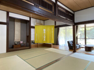 かっこいい工務店　鹿児島県　西郷建築　施工例 #3　リノベーション　古民家　宿泊施設　民泊　内観　大広間　5