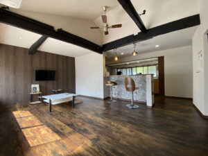 かっこいい工務店　鹿児島県　西郷建築　施工例 #3　リノベーション　古民家　宿泊施設　民泊　ダイニング＆キッチン