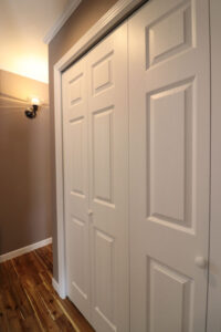 かっこいい工務店　宮城県　トガシホーム　施工例　＃5　チューダー　2階　コロニアルドア