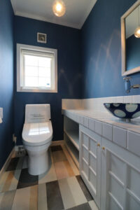 かっこいい工務店　宮城県　トガシホーム　施工例　＃5　チューダー　2階トイレ