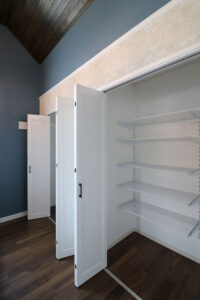 かっこいい工務店　宮城県　トガシホーム　施工例　＃5　チューダー　寝室　ウォークインクローゼット