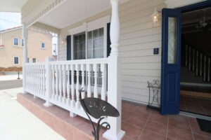 かっこいい工務店　宮城県　トガシホーム　施工例　＃5　チューダー　玄関　カバードポーチ