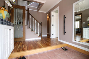 かっこいい工務店　宮城県　トガシホーム　施工例　＃5　チューダー　玄関ホール