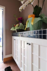 かっこいい工務店　宮城県　トガシホーム　施工例　＃5　チューダー　玄関ホール　シューズクローク