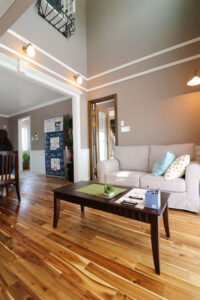 かっこいい工務店　宮城県　トガシホーム　施工例　＃5　チューダー　吹き抜けリビング