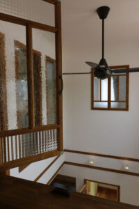 かっこいい工務店　宮城県　トガシホーム　新築　戸建　プロヴァンス　内観　内窓　吹き抜け